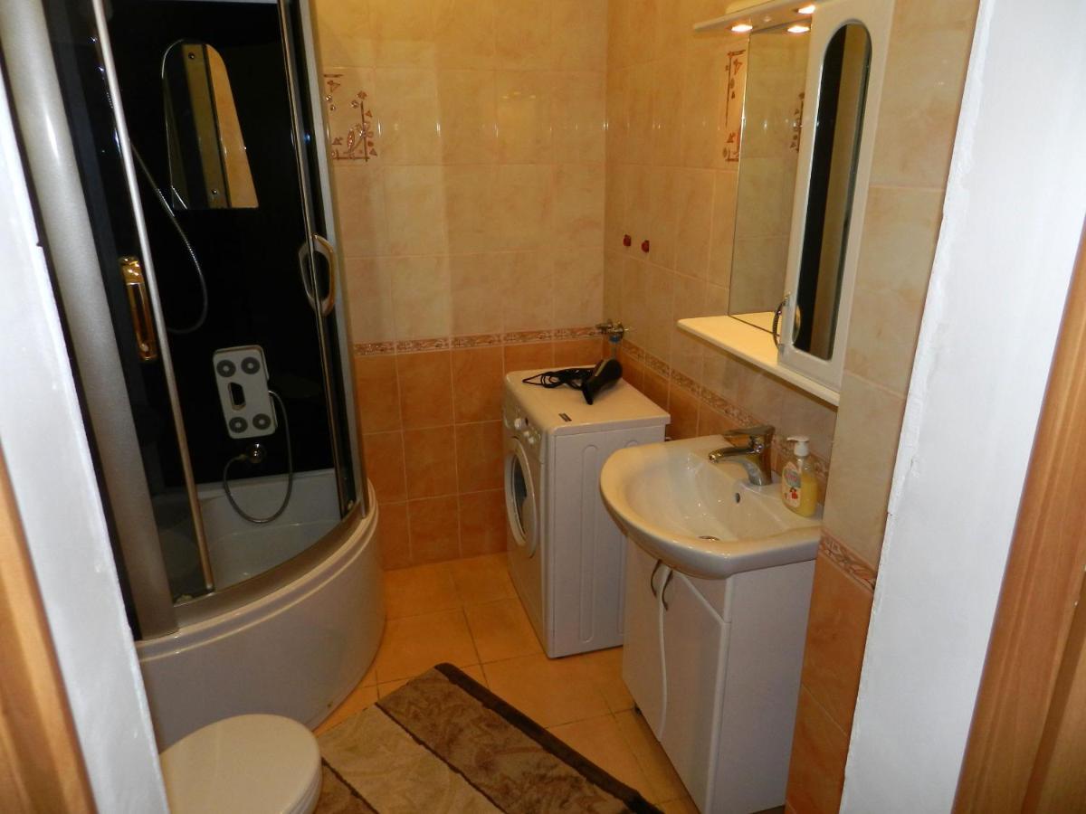1-Room Apartment 50M2 On Metalurhiv Avenue 17, By Grandhome Zaporizhia Exterior photo