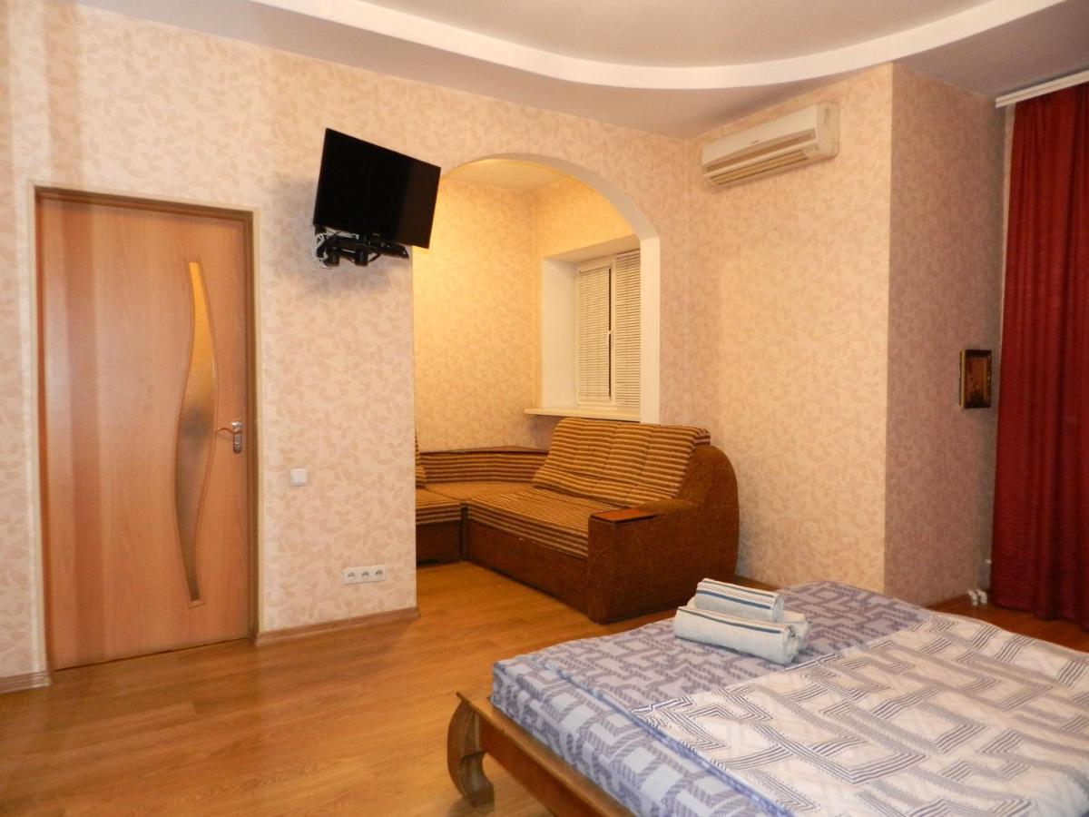 1-Room Apartment 50M2 On Metalurhiv Avenue 17, By Grandhome Zaporizhia Exterior photo